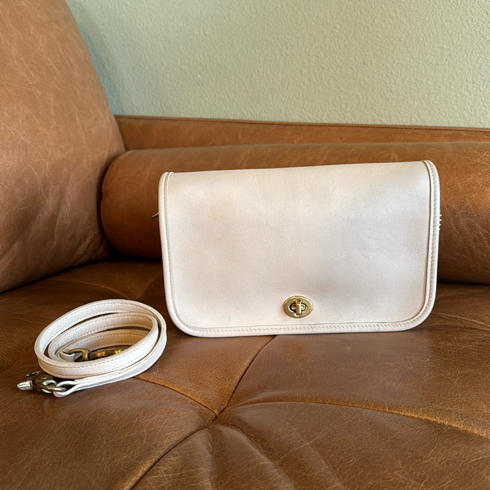 Coach Vintage Pocket Purse 9755 Bone